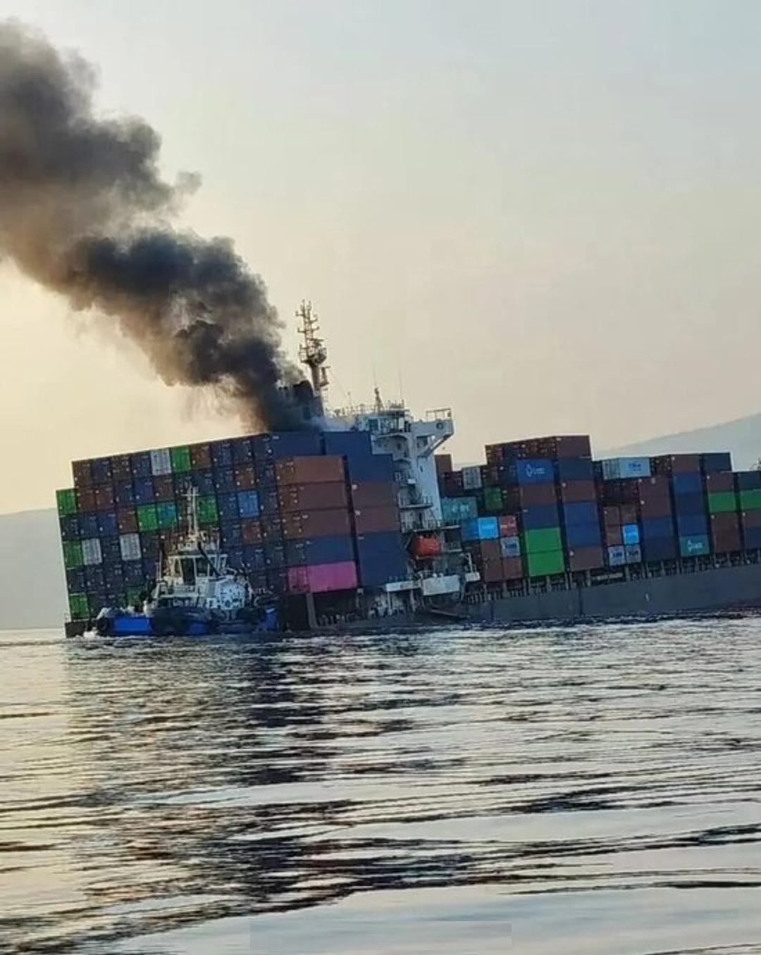 巨轮沉没，2500个集装箱散落海底：当地渔民打捞大批战利品！

10月13到14