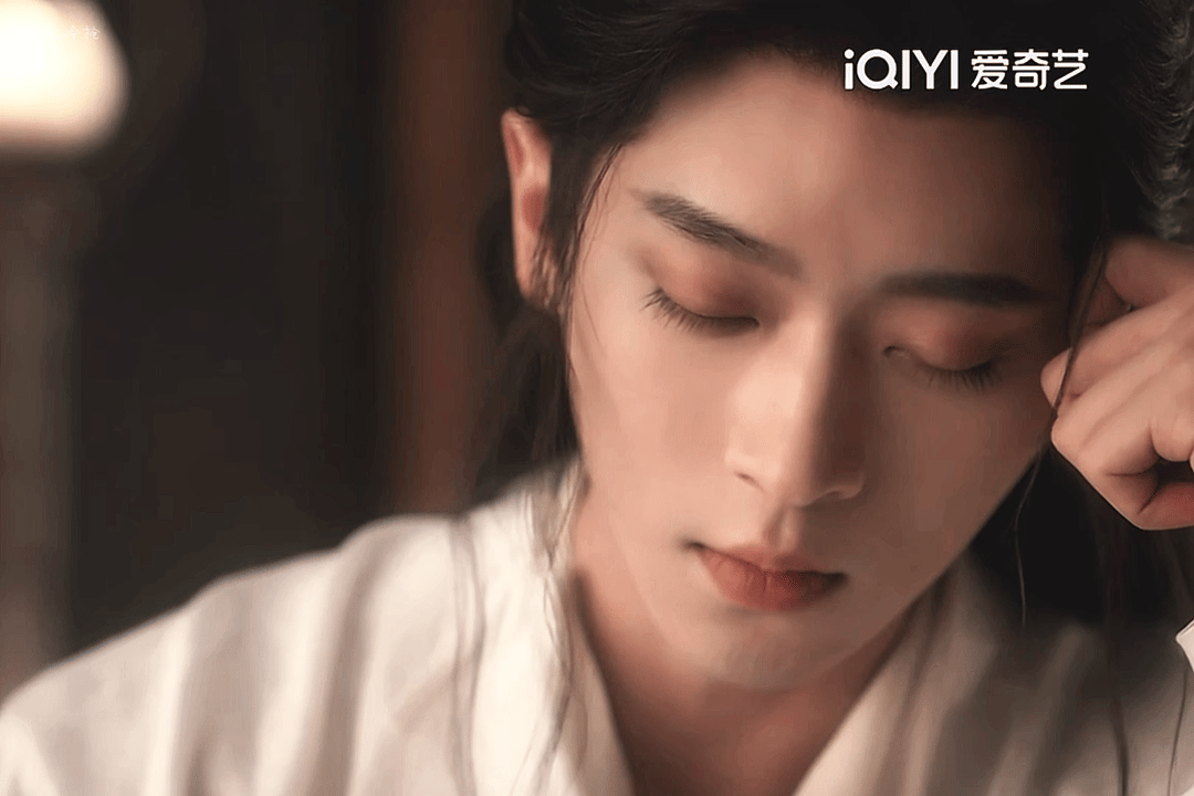 丞磊妆造正确给丞磊的妆造师加鸡腿，这次的妆造是真的在线，已经忍不住疯狂截图了 