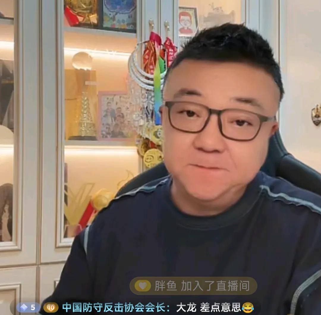 董路在直播间爆了一个料。
他认为，目前日本足球的潜力已经到极限了。在他带小球员去