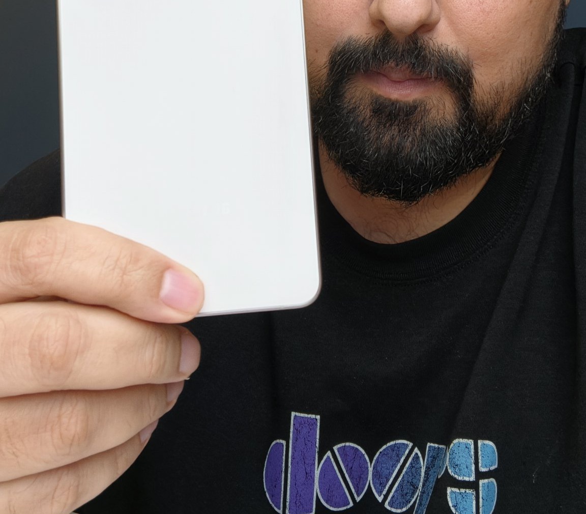 Galaxy S26 Ultra的白色。整个手机我就不放出来了。 