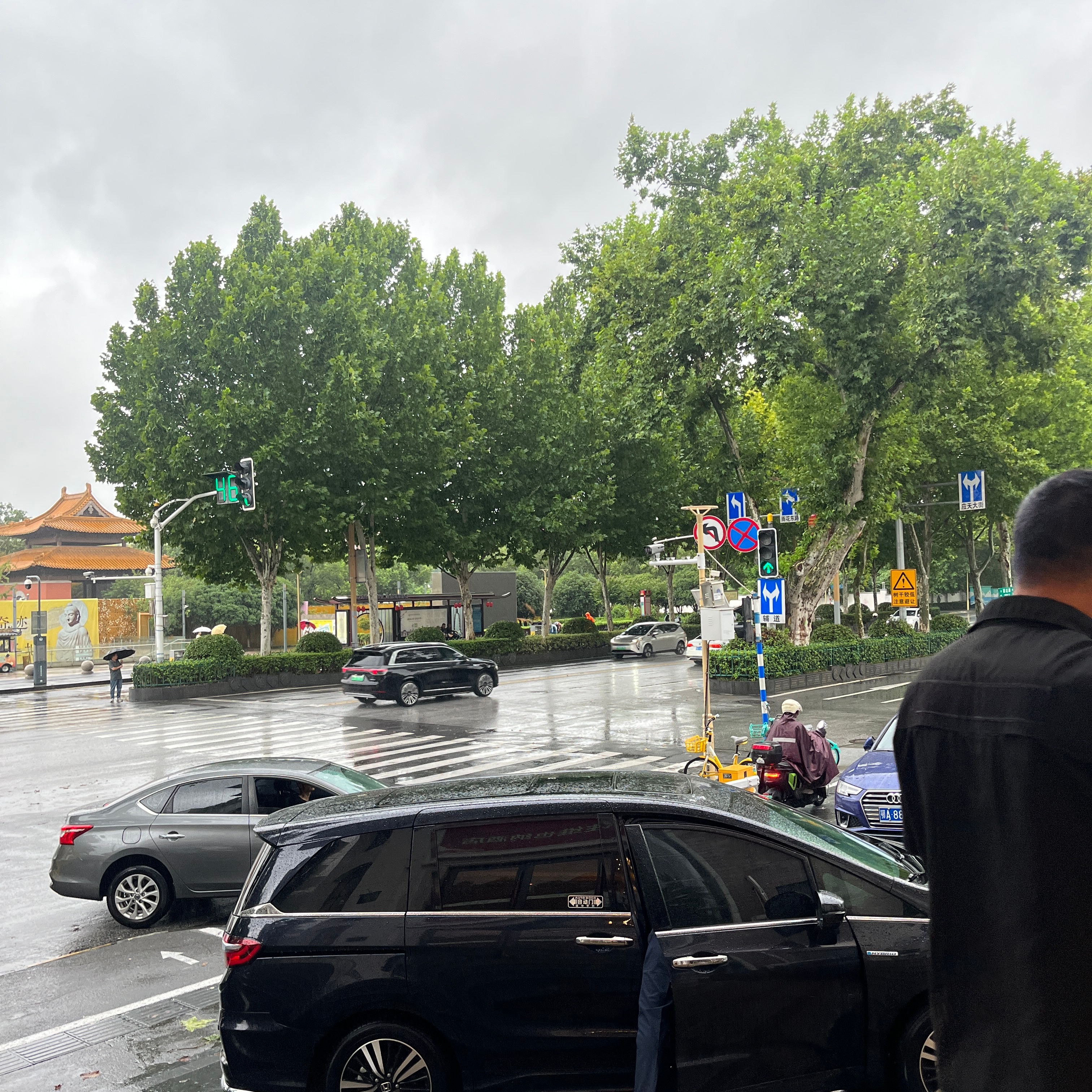 这酒店选的好，对面是遗址公园➡️1公里是夫子庙➡️中华门 