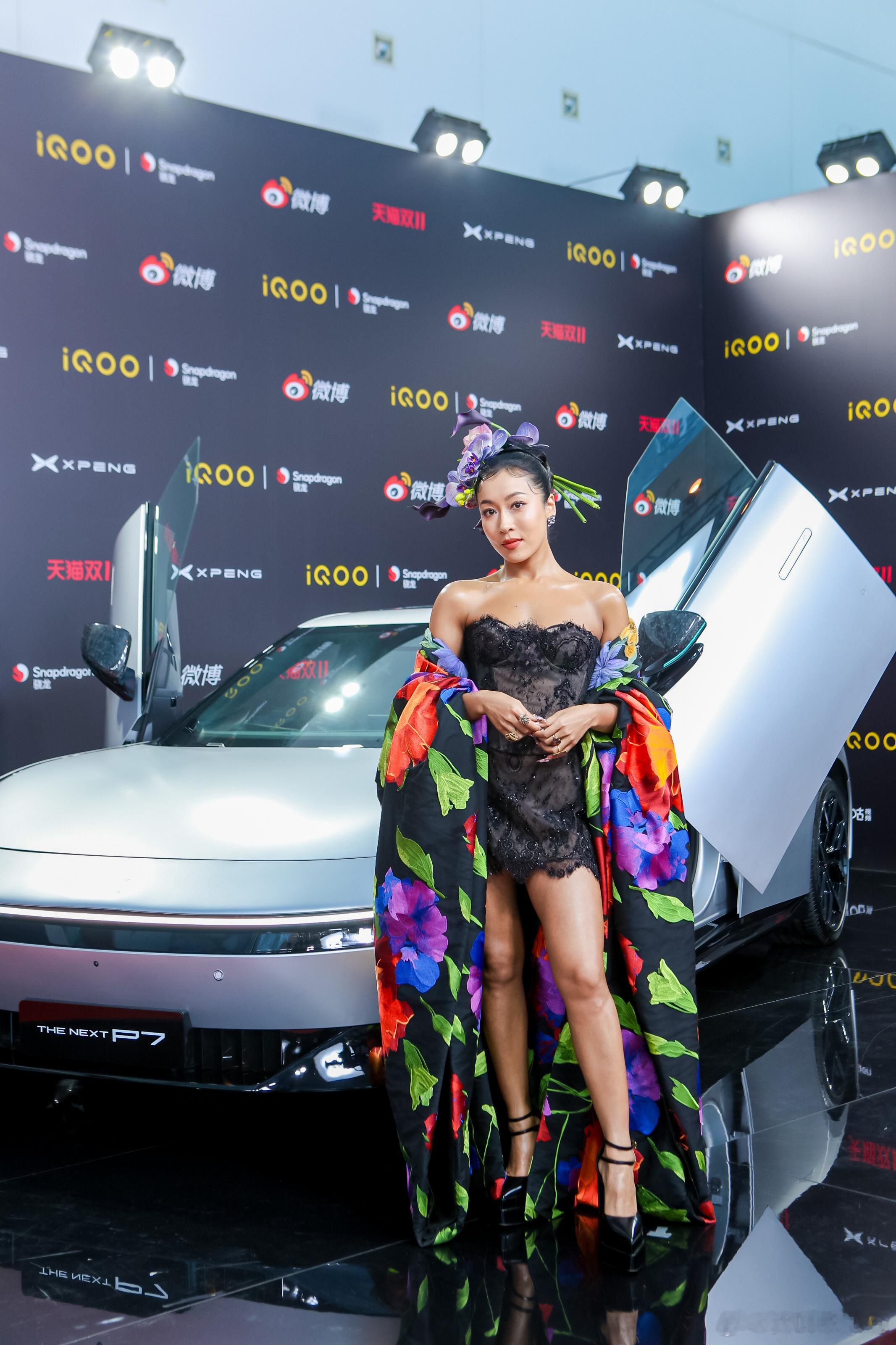 太好看了！我说车和人，小鹏这波美美的破圈了小鹏 X9 超级增程明星出行座驾小鹏 