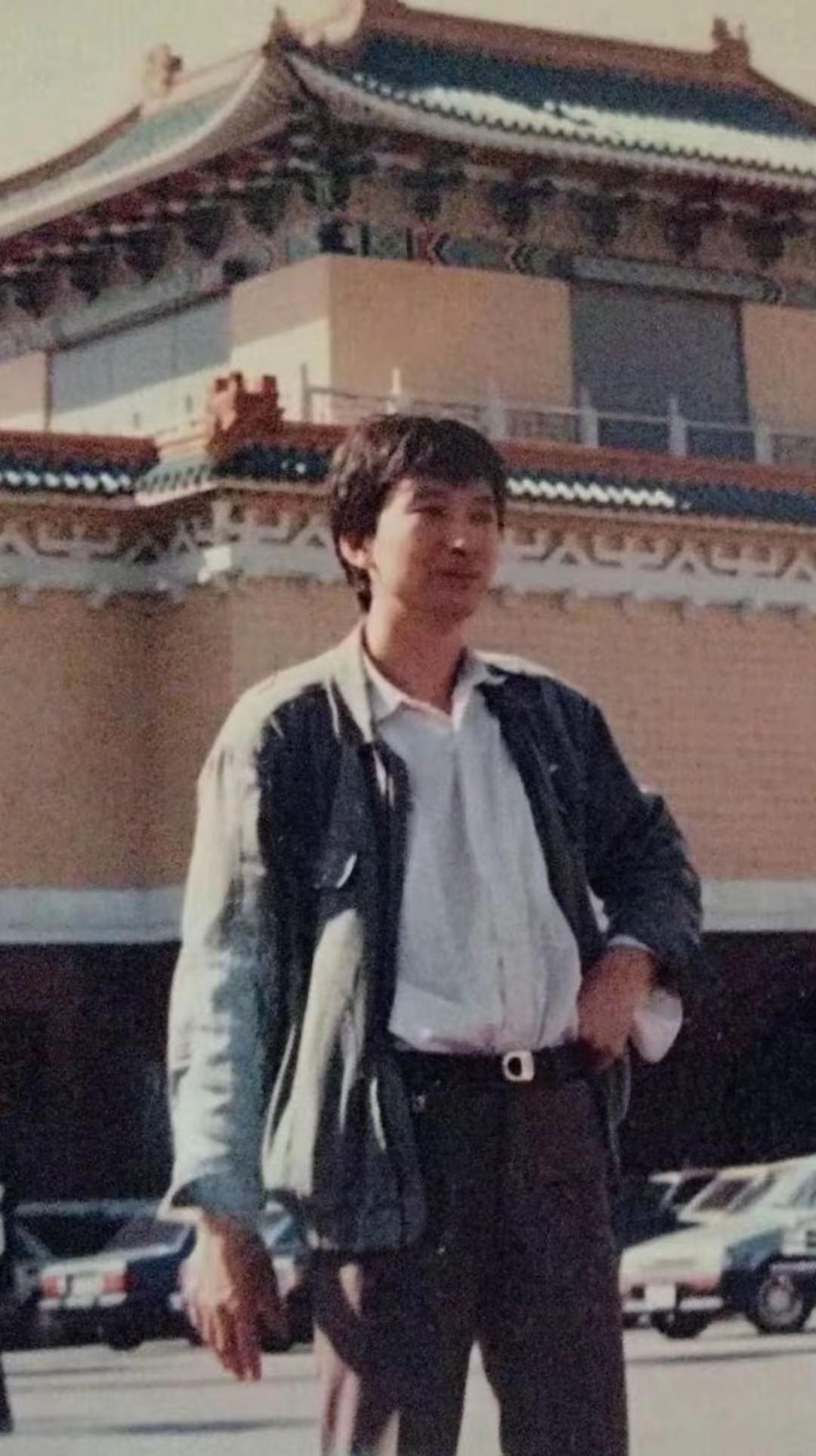 最近一段时间的赌烂输了很多钱，这个烂摊子好像无法收拾了。虽然装作没事人一样，但总