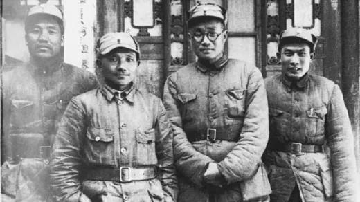 1942年，日军一万余人，捕捉八路军129师师部。敌人越来越近，刘伯承迟迟不突围