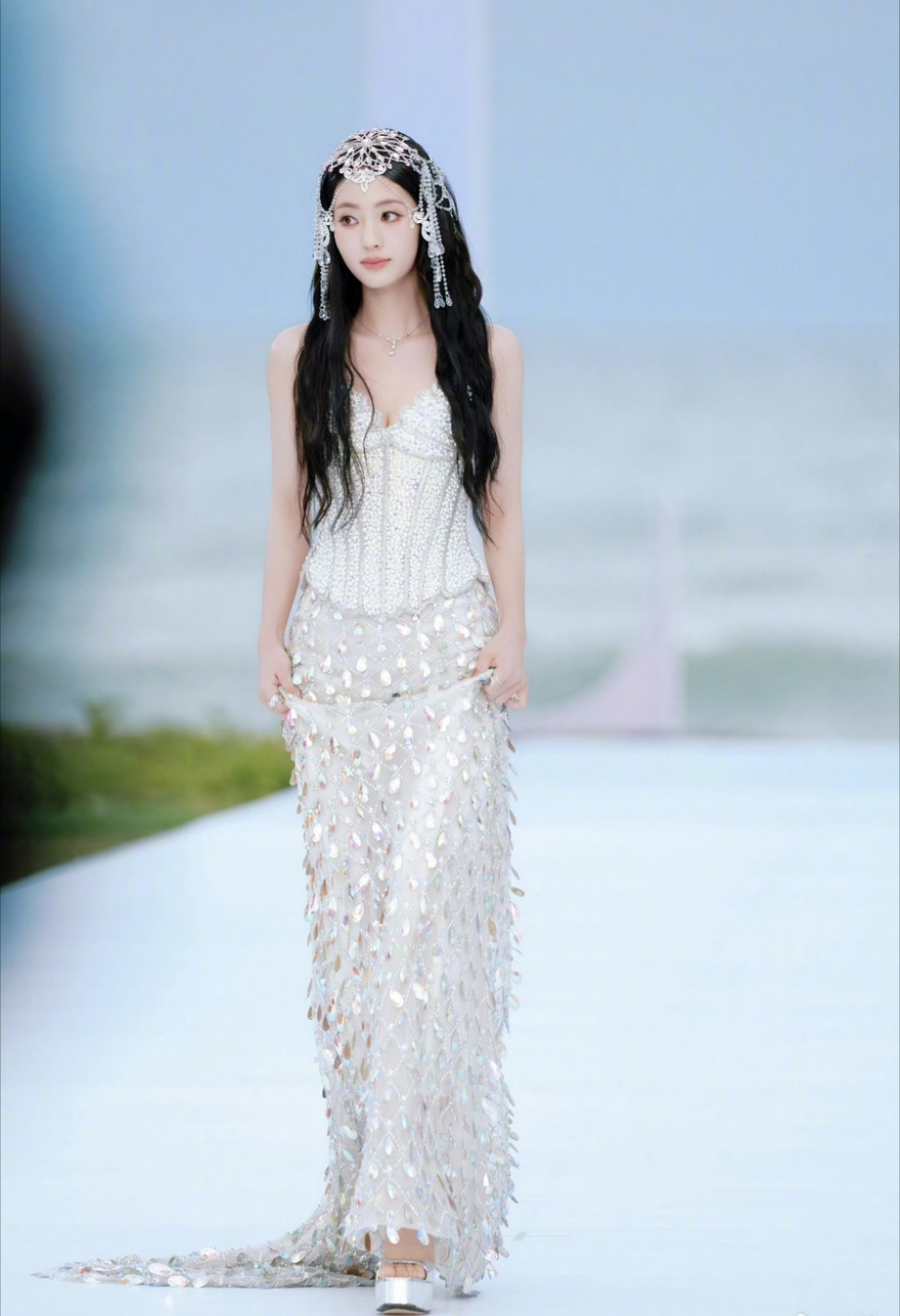 刑菲这一身钻石礼服，邢菲你美！人见人爱的漂亮妹妹～ ​​​