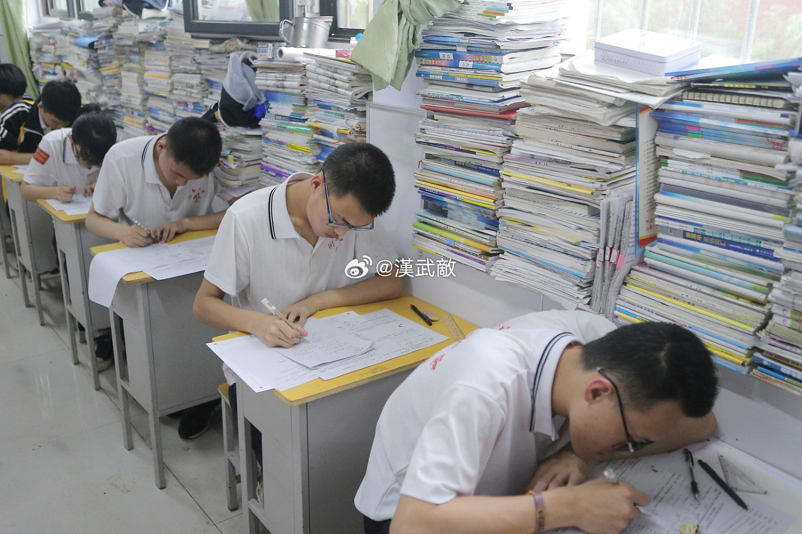 高中扩招的真实目的是什么？无非一个利字。对的问题，错的答案。日前教育部等三部门发