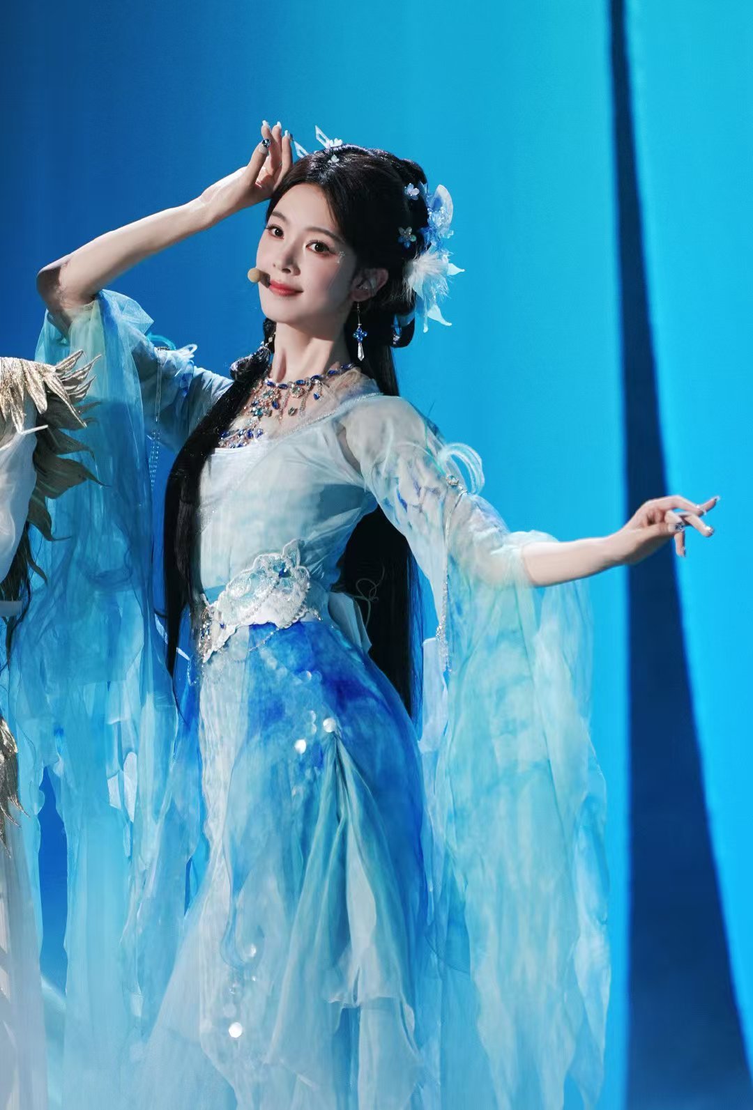浪姐 女导演 不必刻意对比，每一季都有专属看点，姐姐们在舞台上挥洒汗水认真表演，