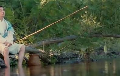 初一十五斋戒，表面是世人“管住嘴”，实则是“克己、修心、养德”。它通过一种极简的