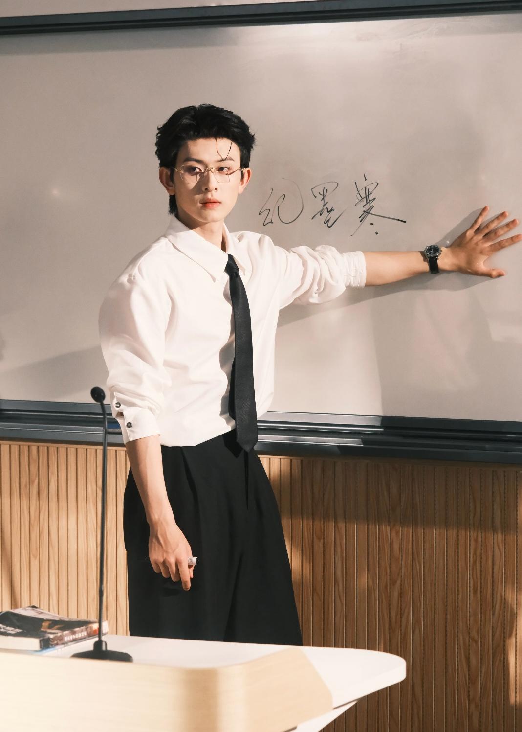 这短剧真是经不住细看呀
因为这一看你就会发现一个很大的问题
就是内娱拍的剧看不下