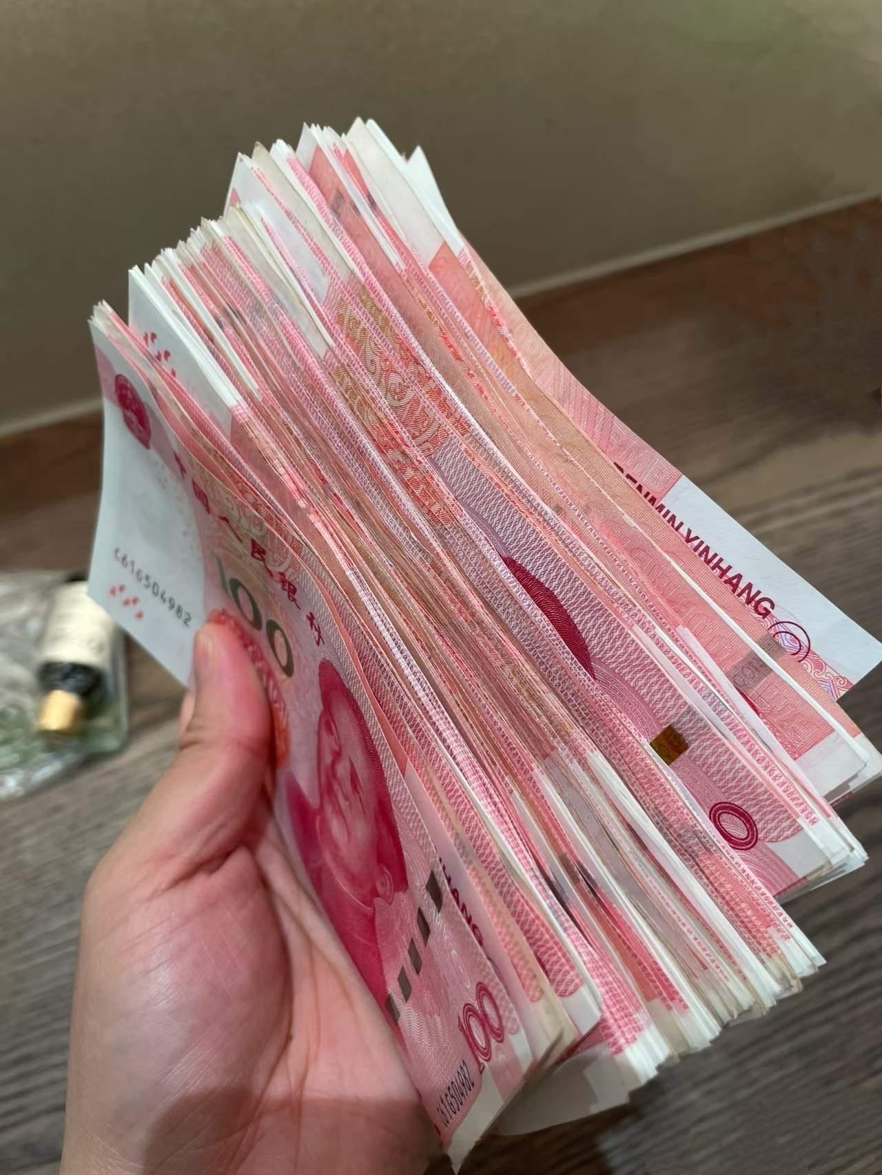 大家发现没有？一个普通家庭，只要你的账户上趴着10万以上，你的生活就会发生很大变