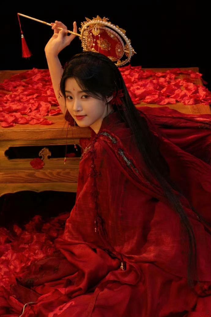 卢昱晓这几步深得朕心 卢昱晓演的明意小跑绝了！每步都踩在审美上，《入青云》物料勾