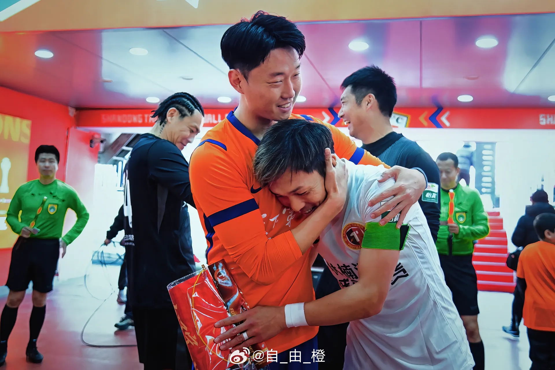 高准翼更新社媒并配文：老友重逢，三分拿下自由橙山东泰山