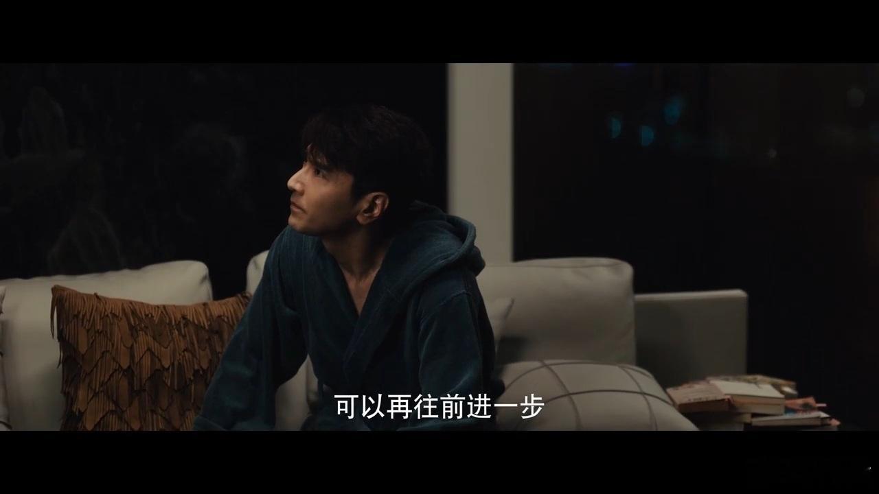 热恋期直接搬进男友家算越界吗一边是满心奔赴的喜欢，一边是坚守边界的底线，两个人都