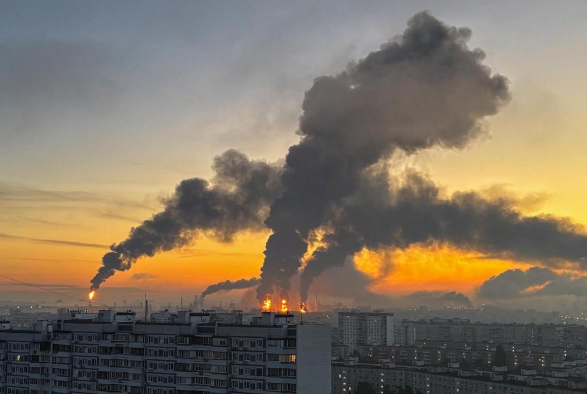 1600架无人机夜袭莫斯科，偏偏撞上俄杜马选举最后一天，乌克兰这步险棋，真能炸出