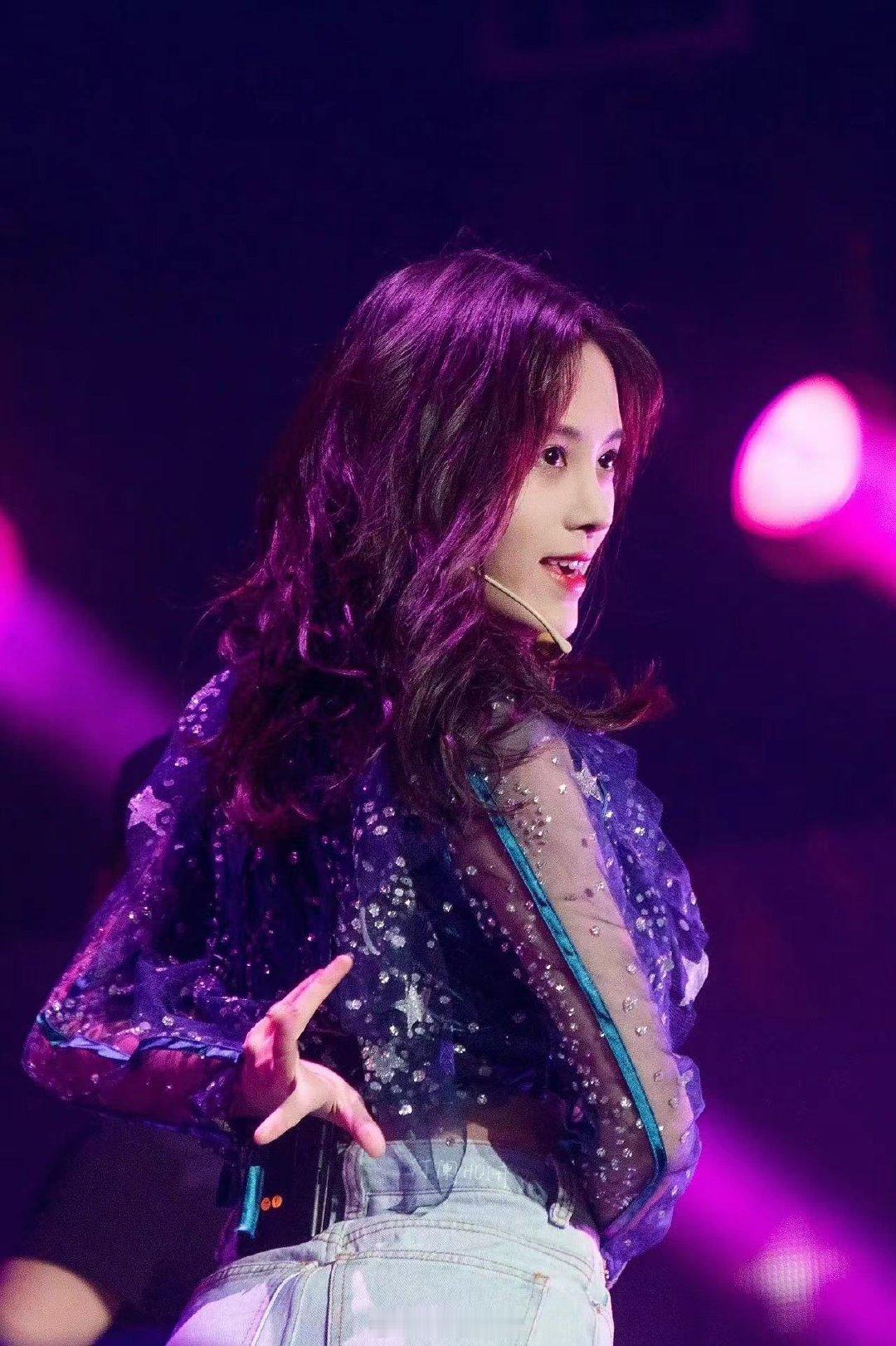 #咪咕汇上的绝美妆造# 我勒个全能爱豆鞠婧祎！我鞠姐最不值得一提的优点就是美貌，