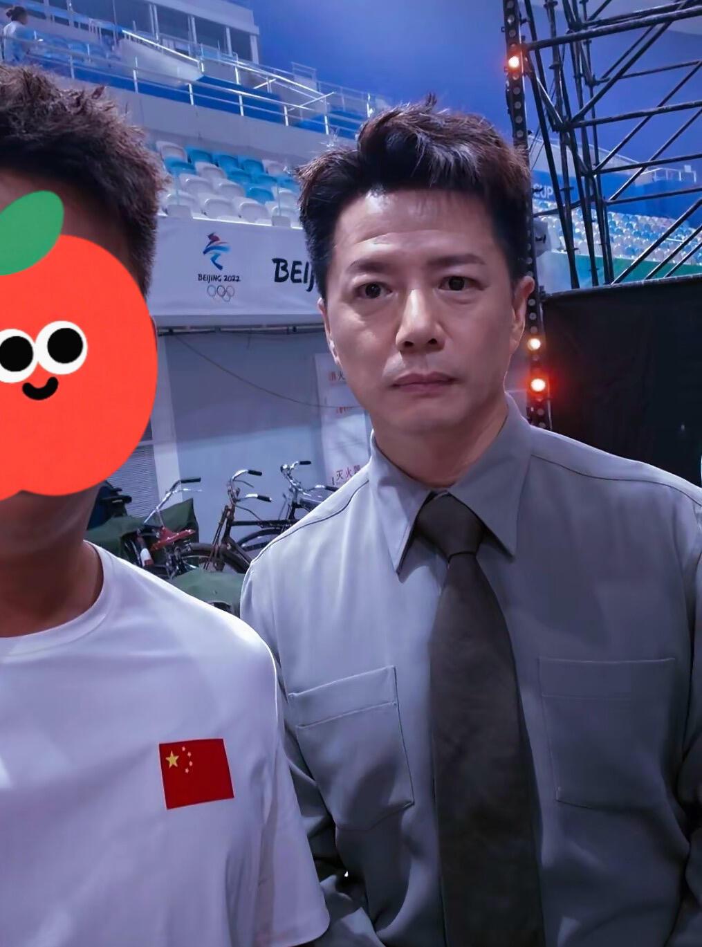 好板正好正气，更被白色衣服的五星红旗感动，段大哥一直就是这样一身正气，其实看起来