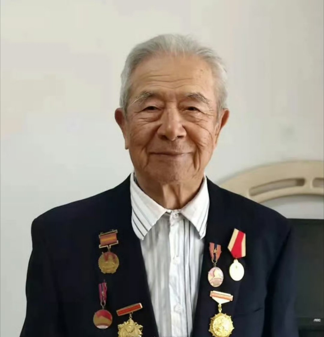 沁园春·致敬王生明前辈塞北烽烟，平鲁悲歌，义士慨慷。看满门忠烈，医翁殉国；慈父喋