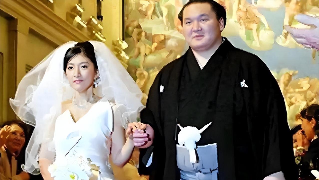 为什么日本相扑手明明又胖又辛苦，却总能娶到漂亮妻子？
 
很多人第一次看到相扑运