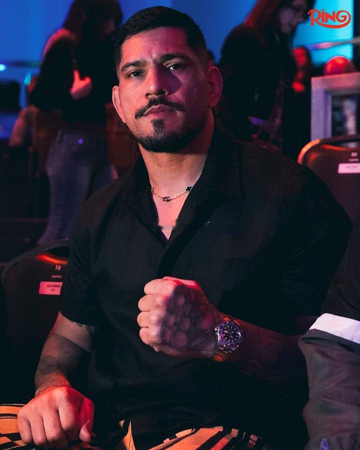 拳坛速递 CHAMA 🗿 亮相 Zuffa Boxing  现场。煮酒今日拳击