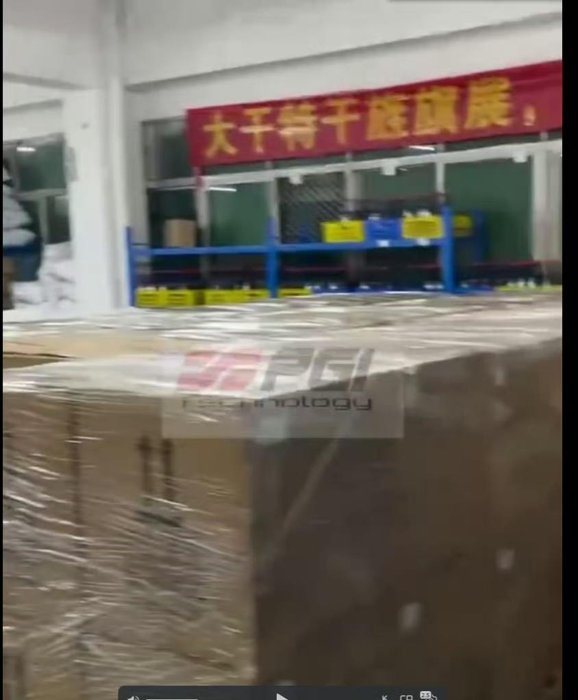 我方的光纤桶生产厂，条幅写的是：大干特干旌旗展，硕果累累过新年！大鹅和欧洲客户排