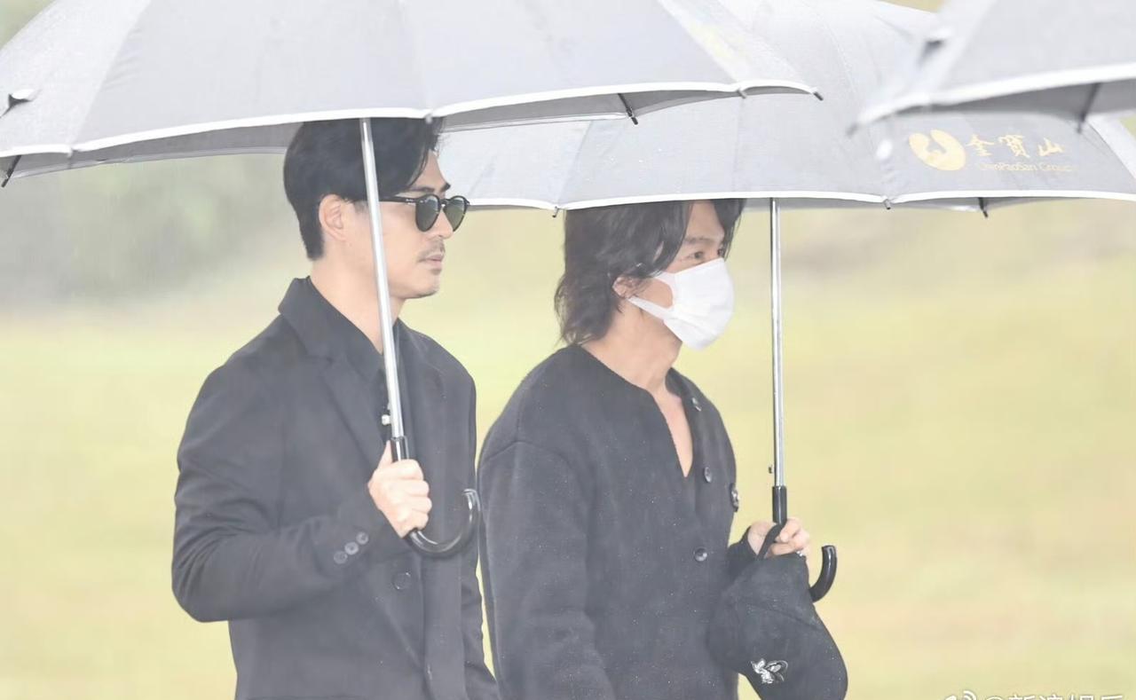 那座墓园里的雕像，不是她。
给大S办“周年祭”？
具俊晔亲手设计的？
连小S和蔡