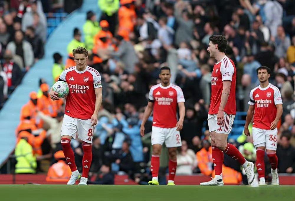 别老吹五大联赛了。英超一个降级队，拿的钱都比意甲冠军多，这比赛没法比。去年卢顿降