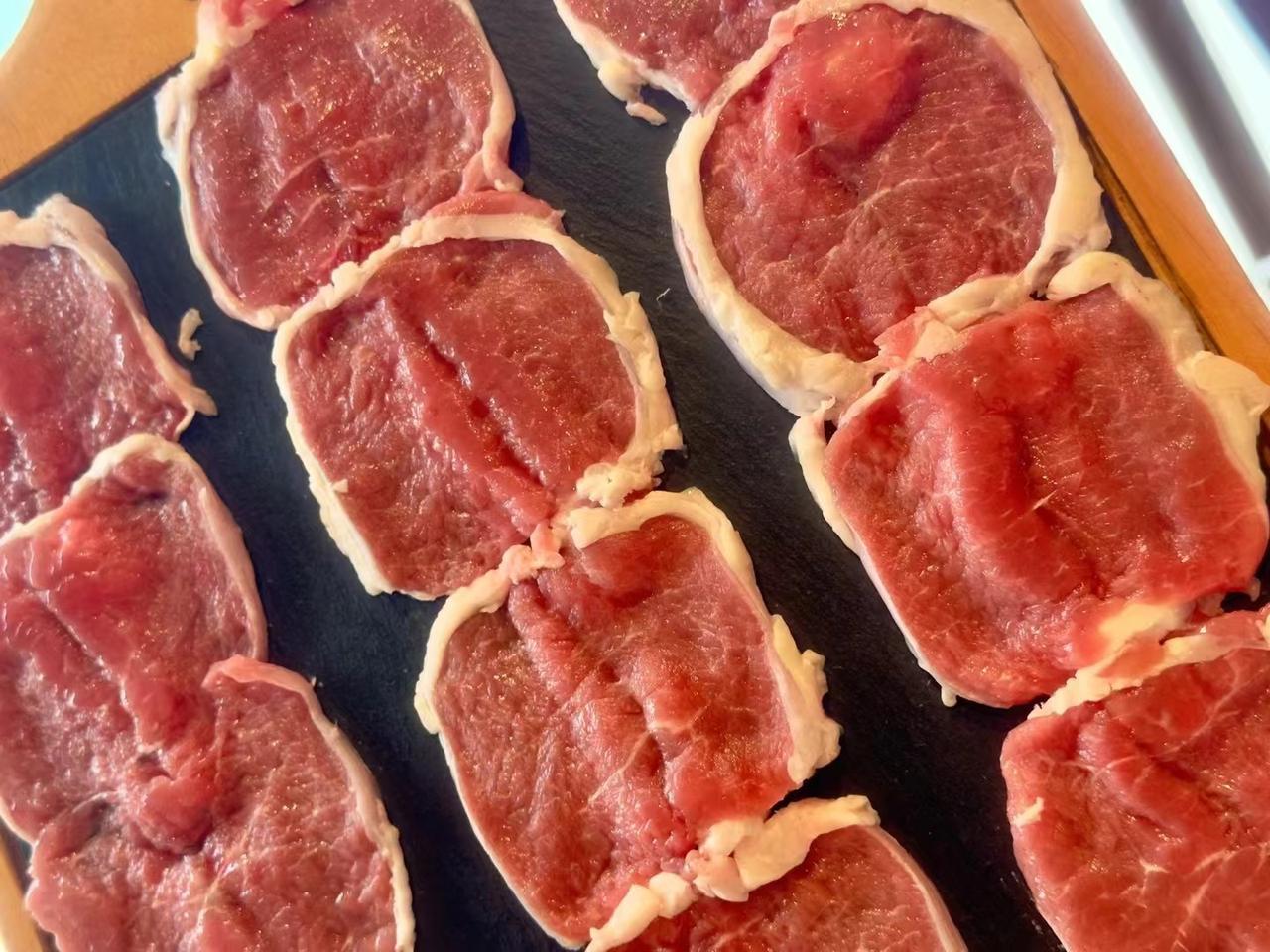 最能代表北京的10种食物是什么？
1.烤鸭
2.涮羊肉
3.卤煮火烧
4.豆汁