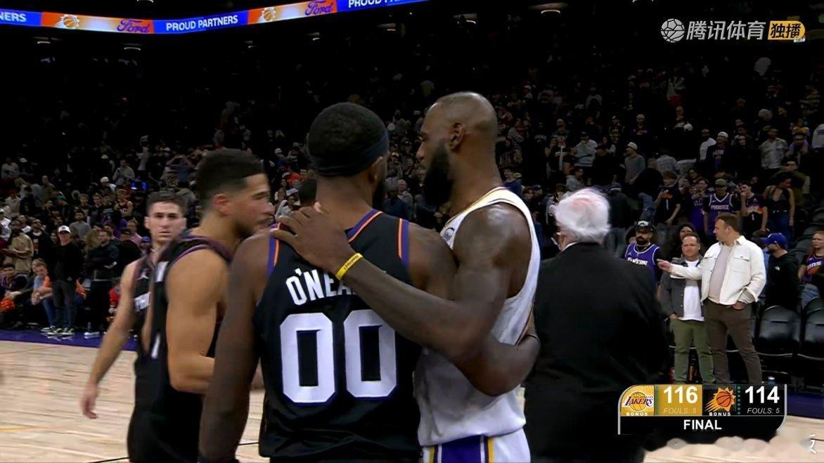 詹姆斯罚球准绝杀，湖人116-114惊险战胜太阳如何评价这场比赛湖人vs太阳