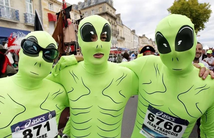 完整版全网热梗文案（直接复制发圈）
 
4.19北京亦庄全球首届人形机器人半马爆