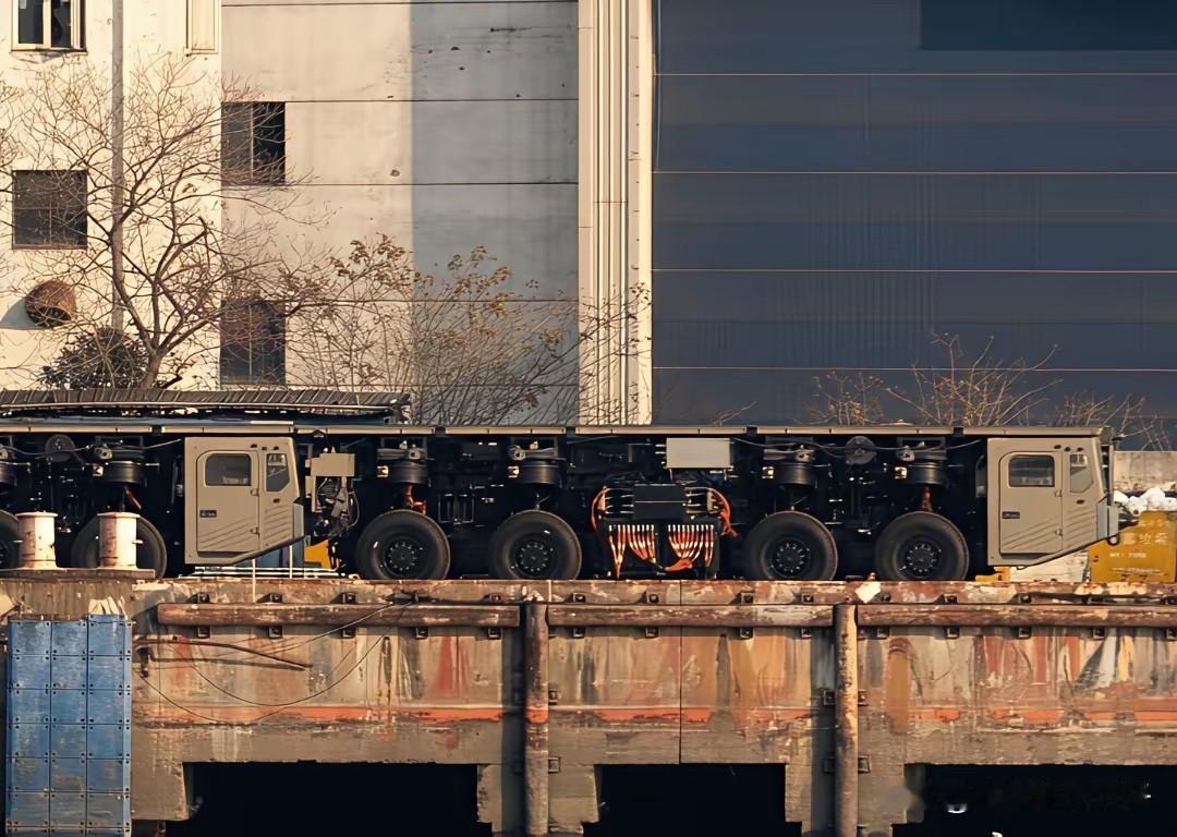 陆基无人机电磁弹射？

国内的军工到底还是卷成了花，这是要卷死大漂亮，完全不给其