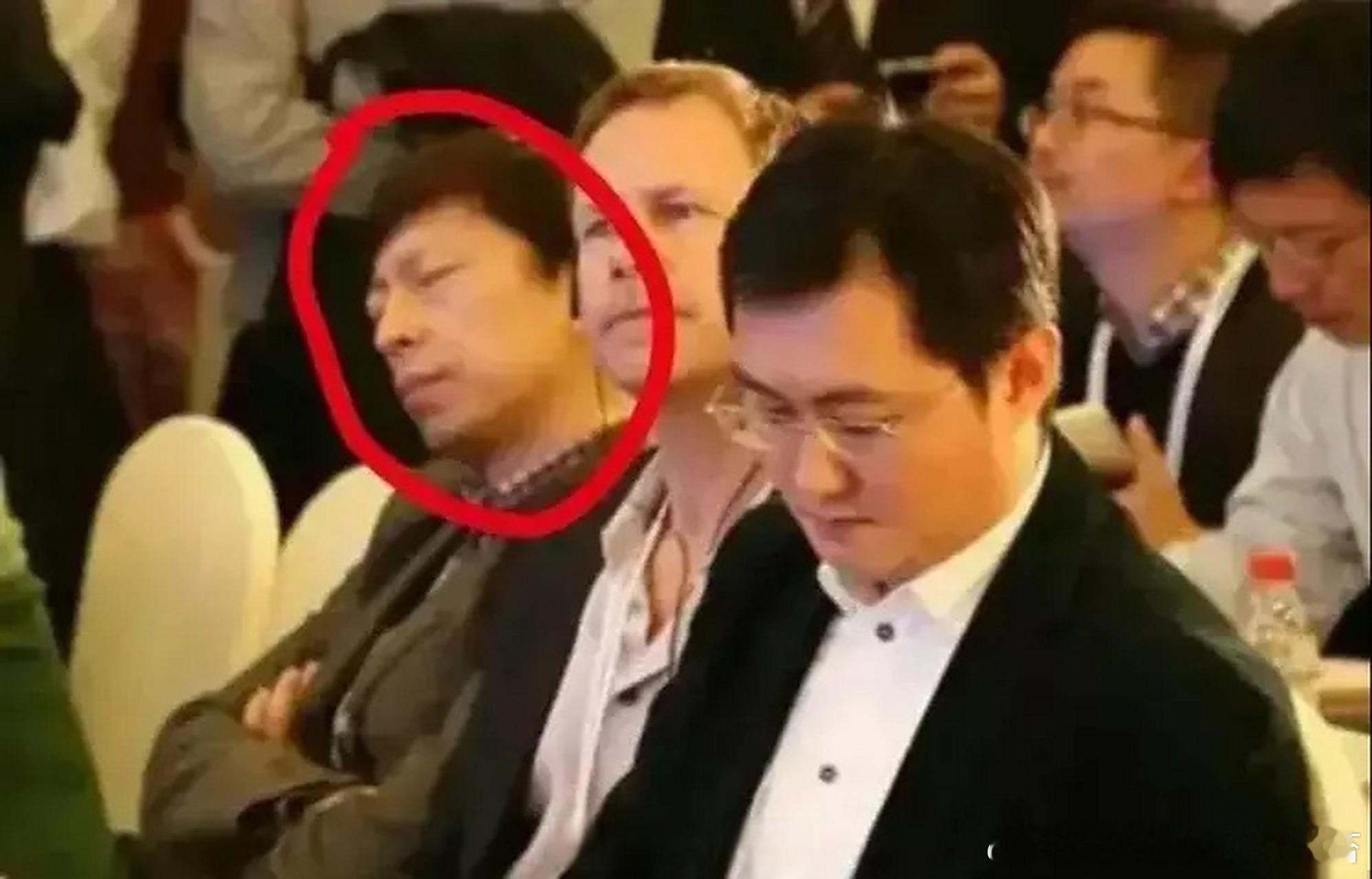 张朝阳再谈四小时睡眠法 又出来教人睡觉了。准确说，是教人“不睡觉”。这位互联网老