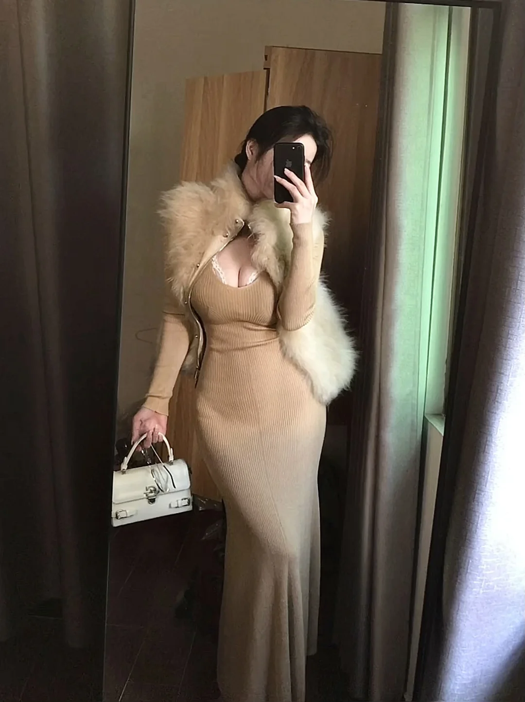 毛茸茸的高领穿搭尊的很有时髦感唉～