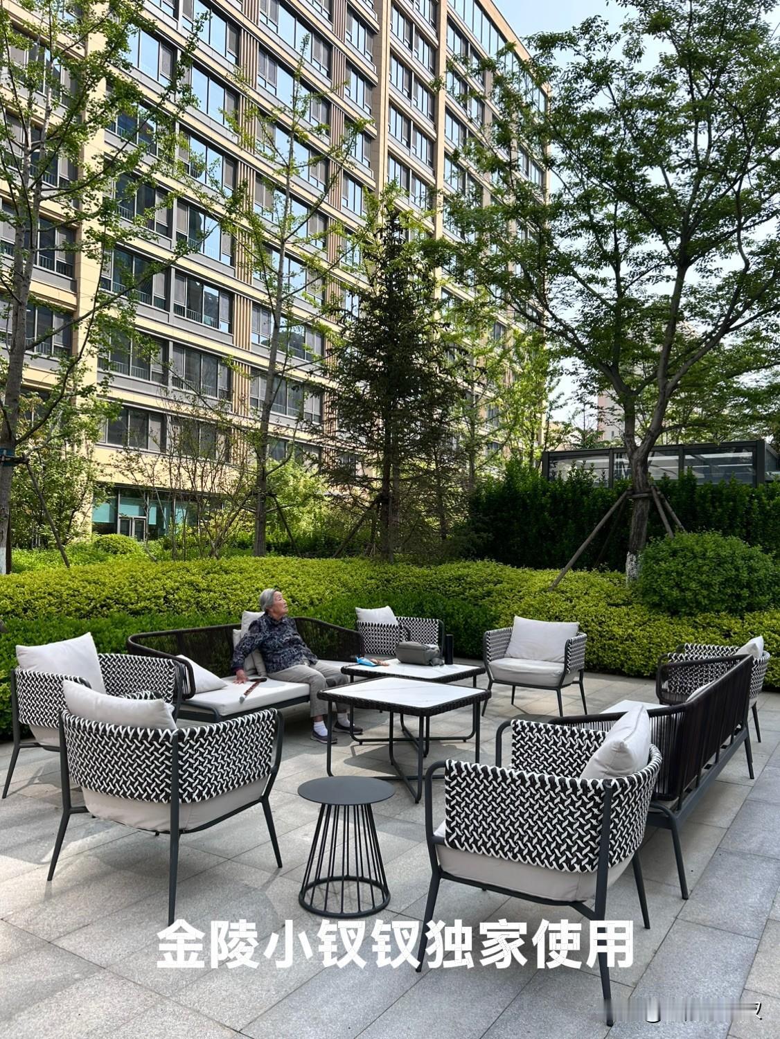 请假

今天听别人说了个段子，很有感触。不知不觉中我们的认知和行为都变了，变得我