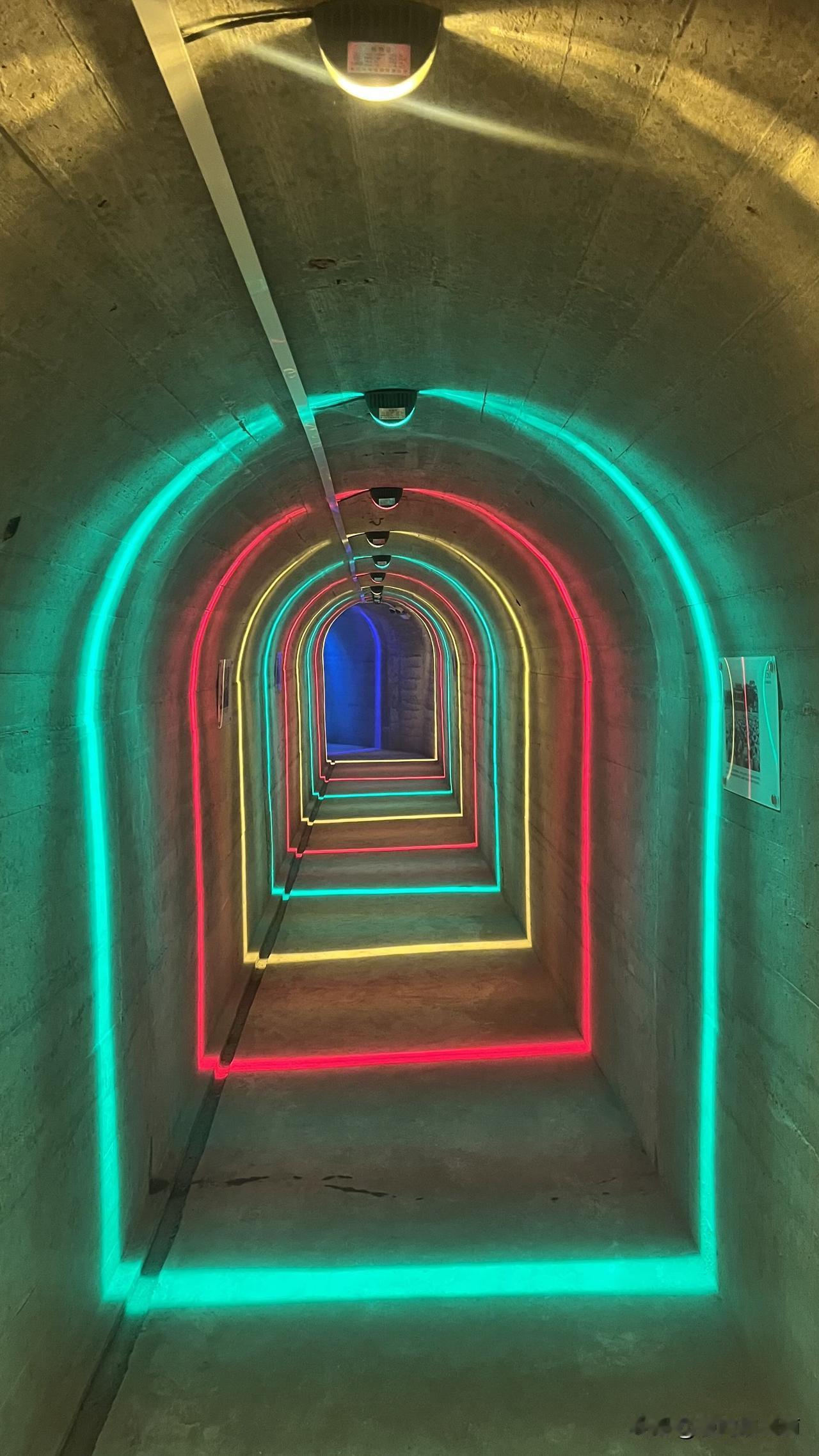 厦门新开放的光影防空洞
位于厦门思明区虎园路16-4号，厦门宾馆范围内。写得19