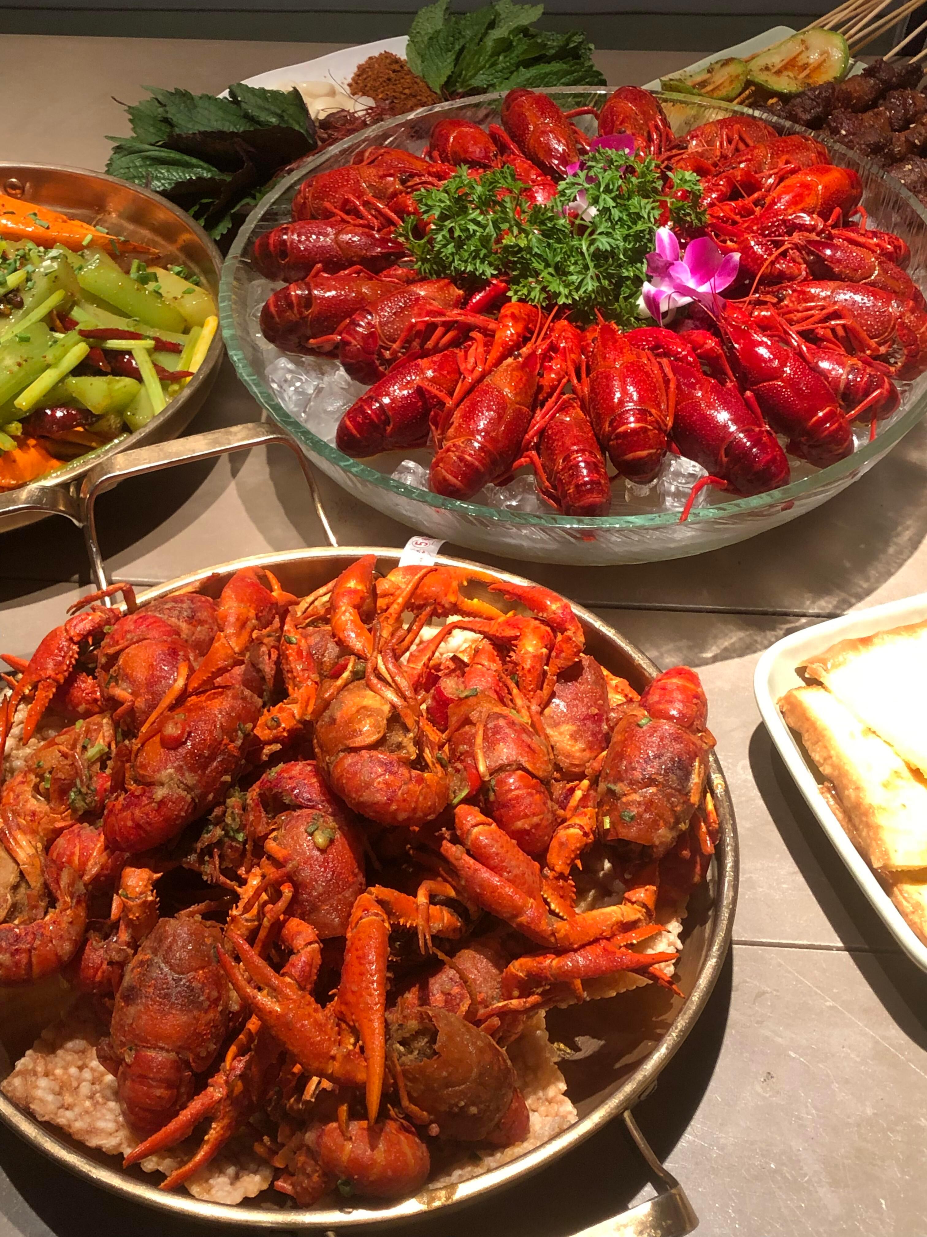 偶尔聚聚,谈谈生活琐碎,聊聊成长压力,吃顿暖心小饭,然后带着能量各自奔赴生活。 