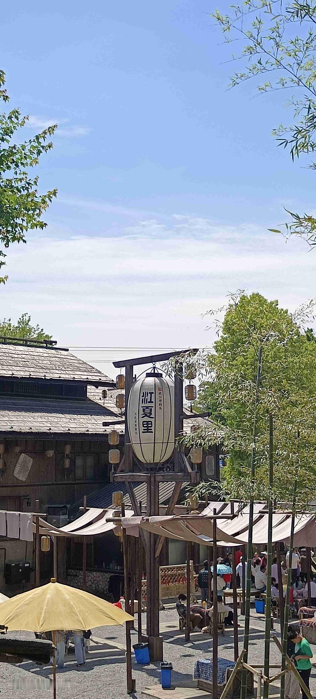 这个地方不要门票，热闹又有码头的故事，走走逛逛，老武汉的烟火气就扑面而来了。
