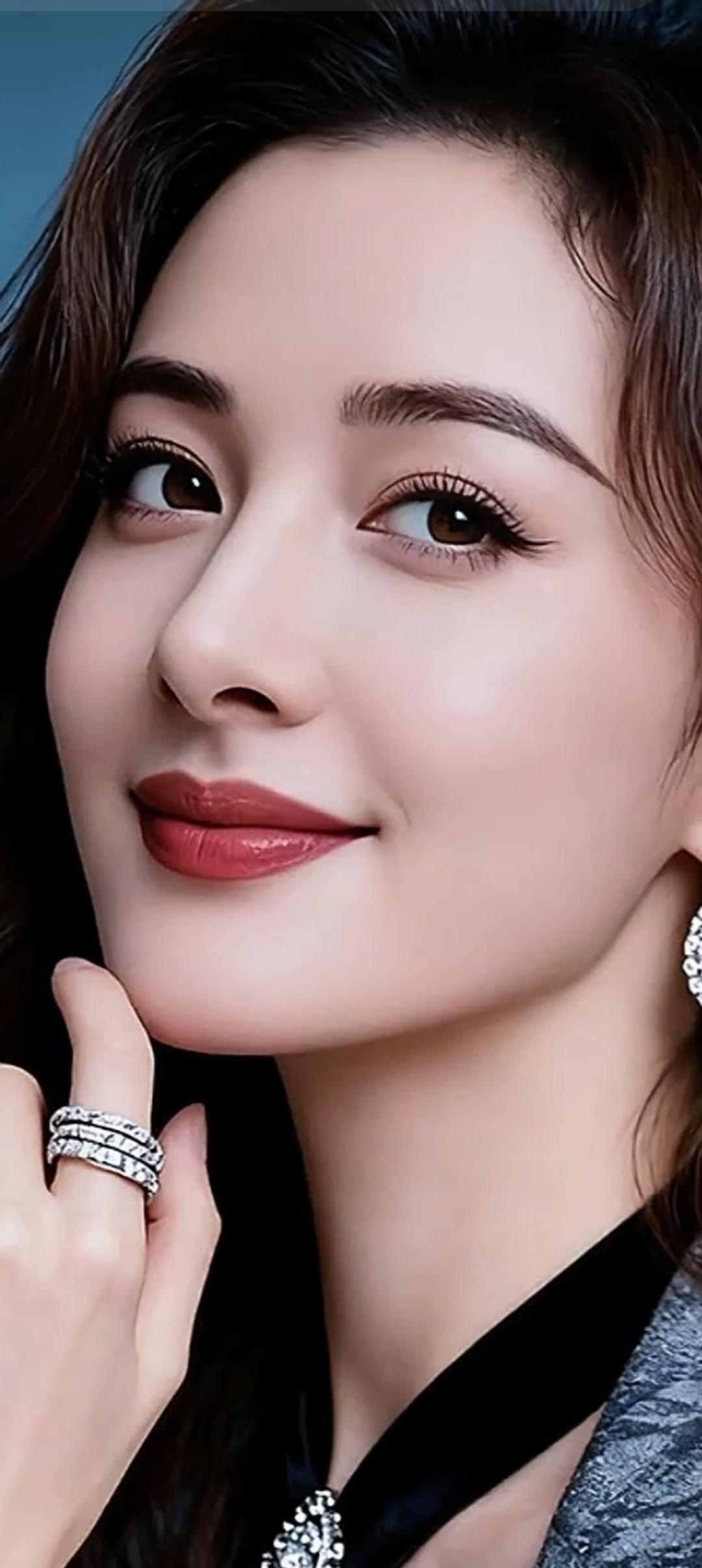 优雅气质，闪耀珠宝，完美妆容，尽显女性魅力！💎💄👗