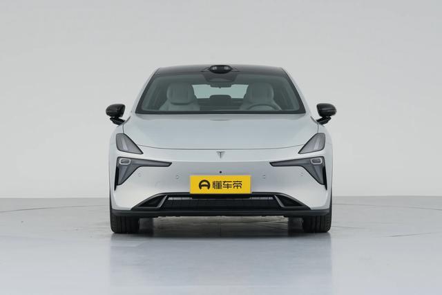 10月9日，长安深蓝带来了2027款深蓝L06以及深蓝L06追风版，两个系列虽然