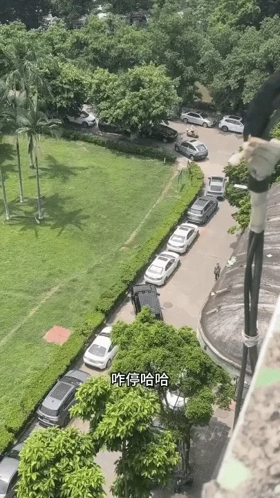大路虎在国产豪车仰望面前也会自卑？ 仰望U8横移侧方位停车，要不是亲眼...