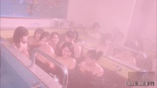 男子突发奇葩想法，他想去女澡堂看女人洗澡，体会一下与女人同堂共浴的那种愉悦…于是