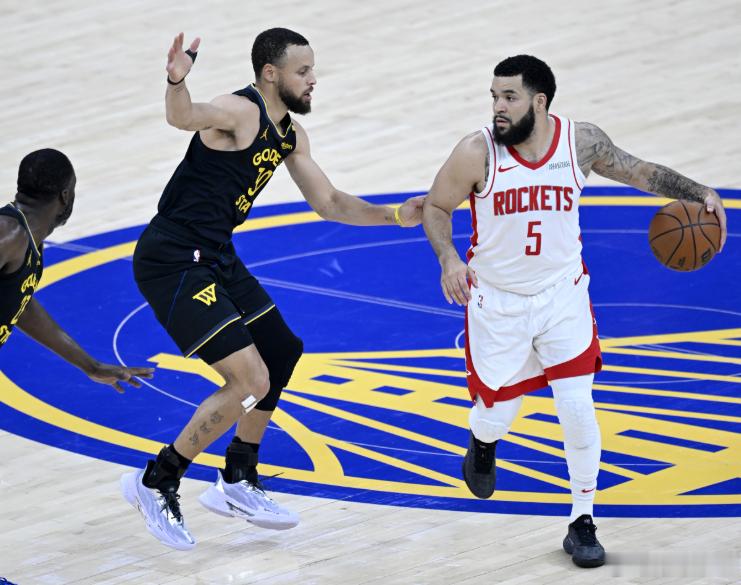 今日，名记Marc Stein和Jake Fischer联合撰文谈到了NBA自由