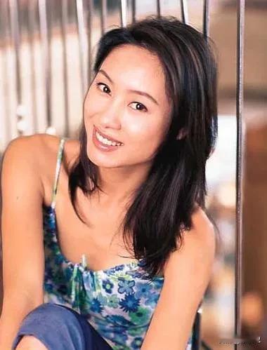一次剧组杀青后，郭可盈抱着张智霖说：“今晚可不可以不要走？“谁知，张智霖的回答让