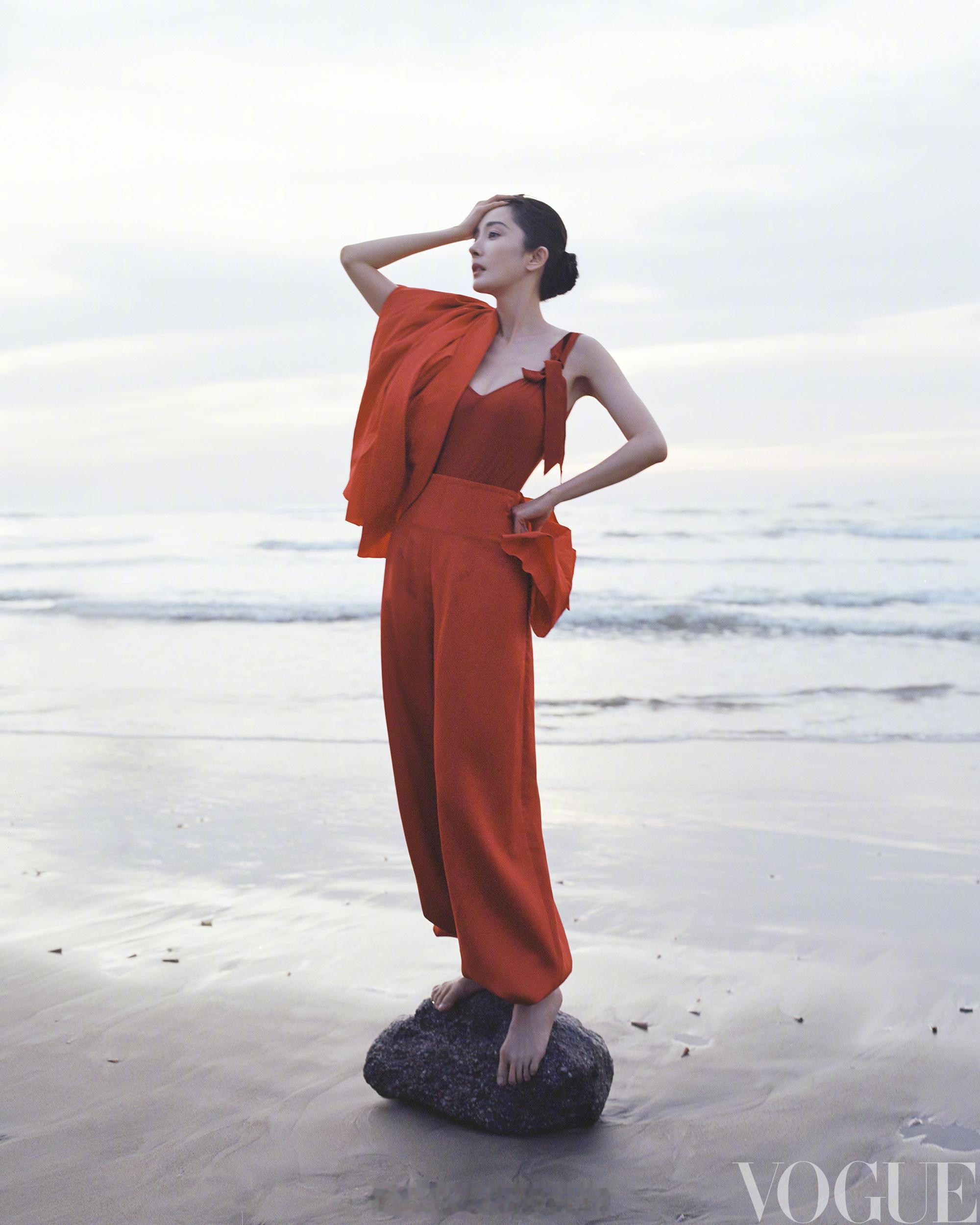 杨幂VOGUE开年刊封面大片🔥五大女刊二轮满贯了杨幂VOGUE 杨幂VOGUE