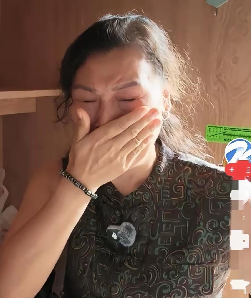 “看哭了！”一位湖南的妈妈送儿子到浙江上大学，一切都安顿好了。
 
本以为自己可