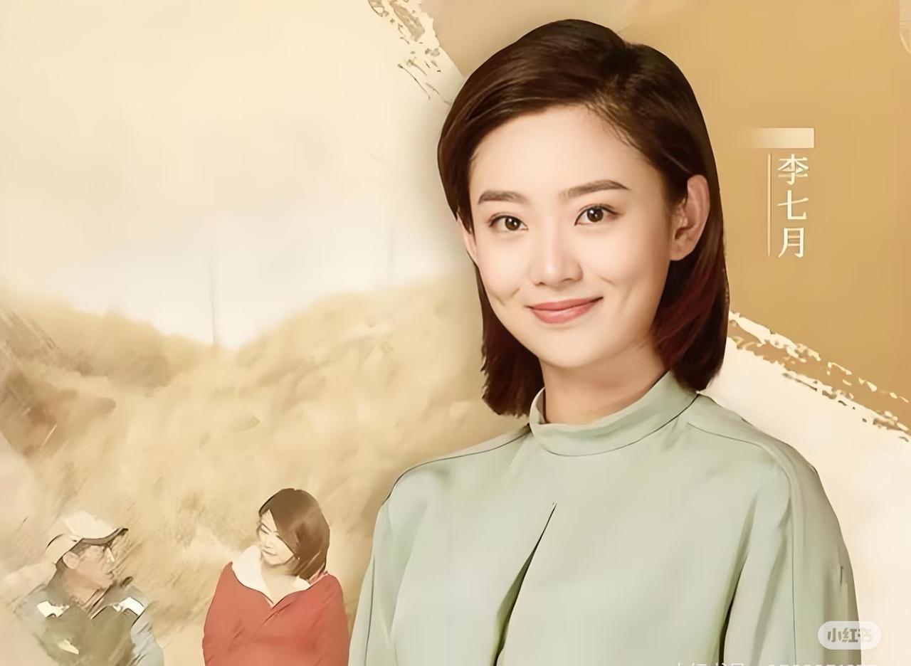 李七月换了主持方向。早年她在《远方的家》当外景记者跑基层，后来主持《华人世界》讲