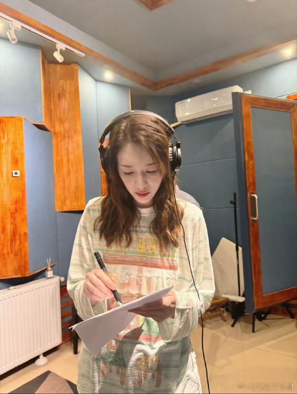 李小冉唱了一下午这个节目唯一看点就是李小冉了所以别再说姐姐退出节目组了，要不白练