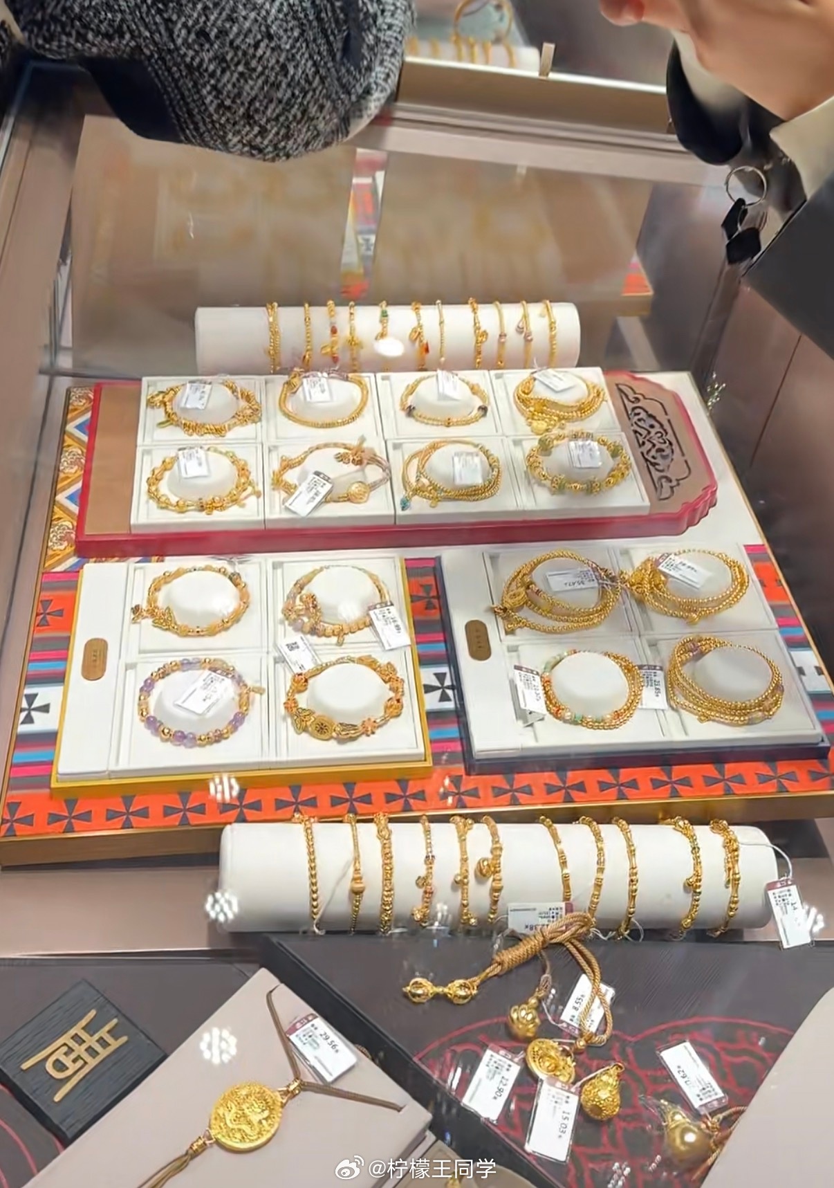 金价黄金这个东西已经没有多少关注的必要了，没有大的波动，都是小幅度的变化，谁也预