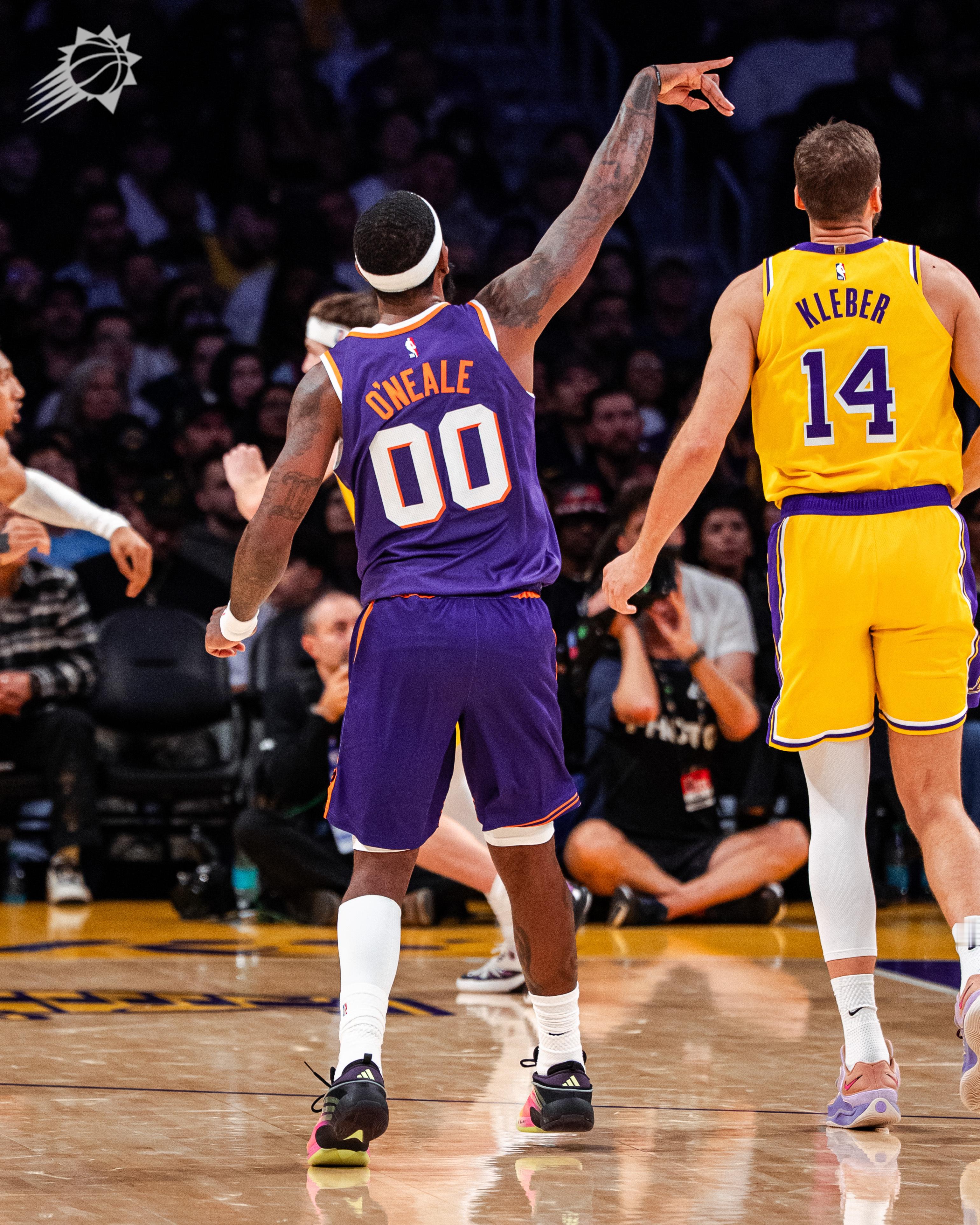 罗伊斯奥尼尔万箭穿心🎯👌命中两记三分除外，目前已经送出10次助攻！👀菲尼克