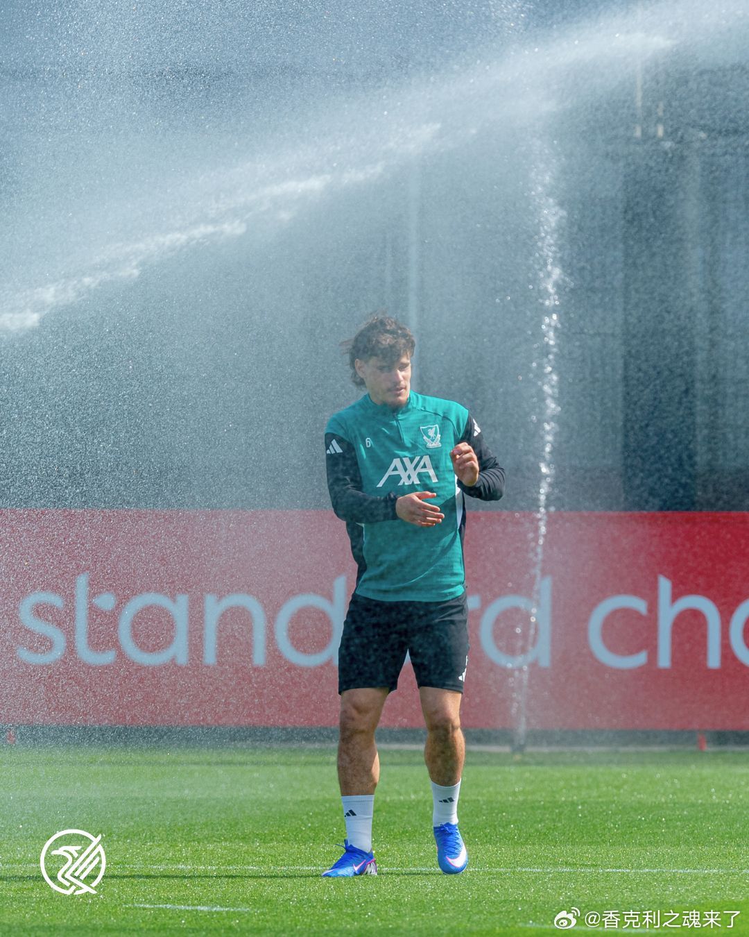 为什么又是他最倒霉 伊萨克脚踢琼斯  利物浦