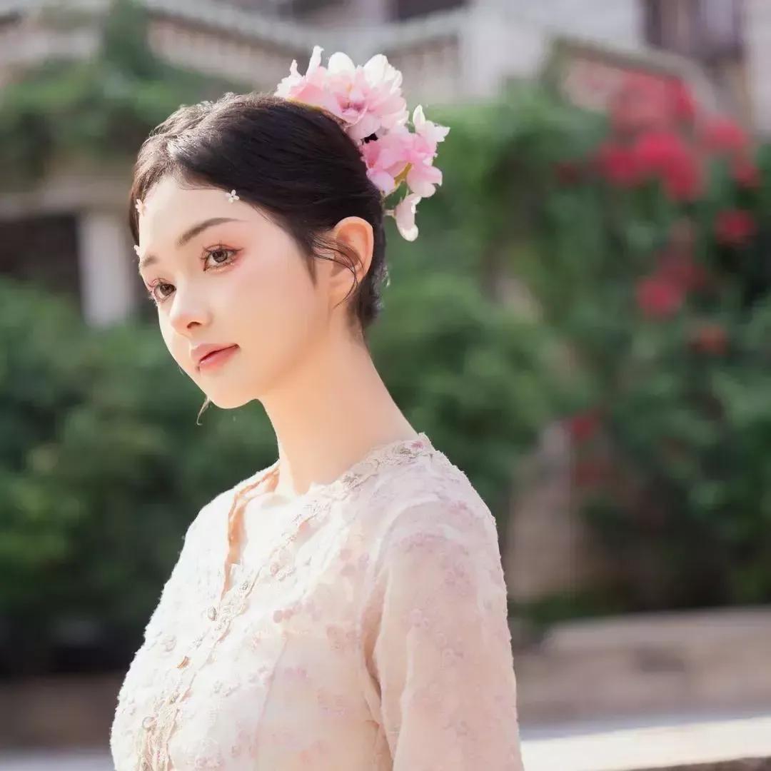 清丽脱俗，倾国倾城。佳人才情超群 佳人才情卓越 温婉国风美人 温婉古风美女 素净